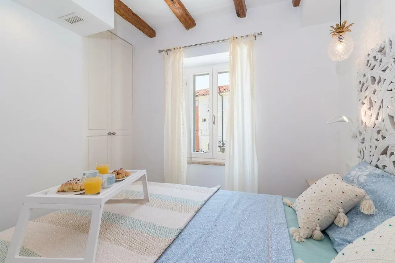 Deluxe Apartment Vera ロヴィニ